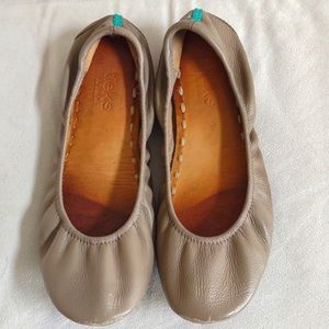 Tieks 7 Taupe Leather Flats